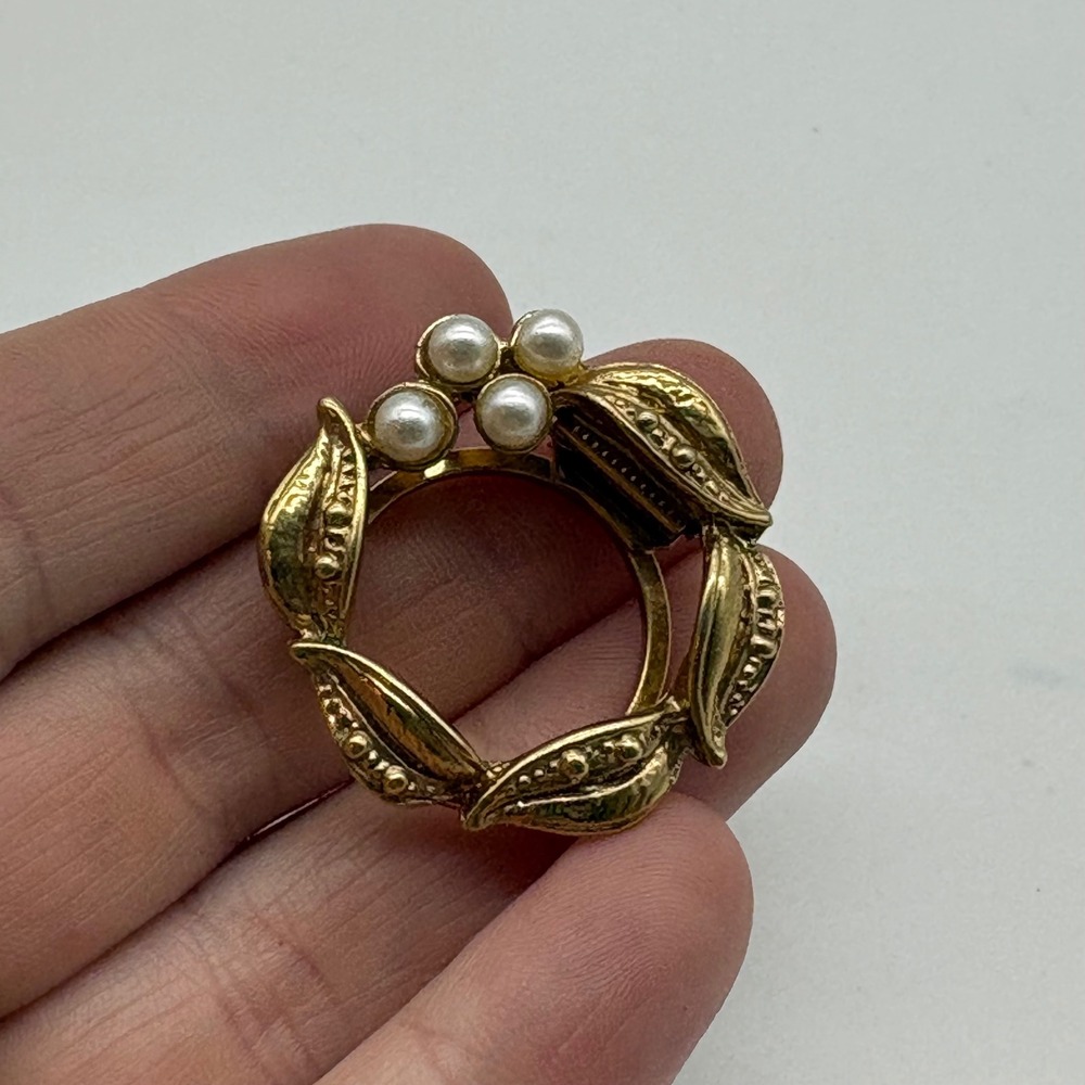 Vintage Gold Tone Scarf Clip Faux Pearl Leaf Wreath Dress Clip